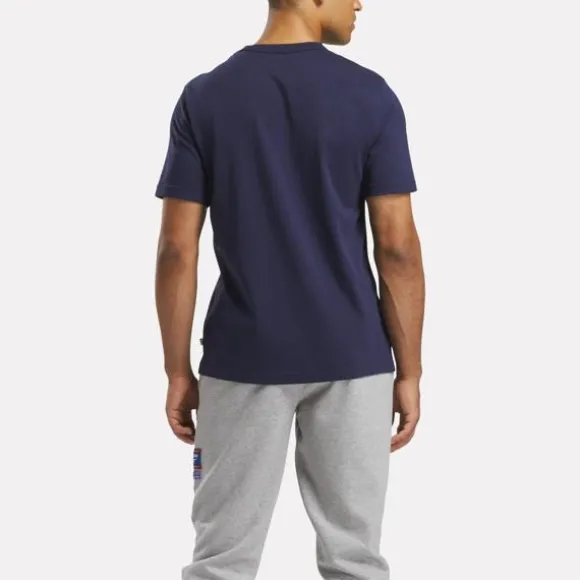 reebok_identity_badge_tshirt_2-1.webp Tops & T-shirts^Reebok Identity Badge T-Shirt VectorNavy